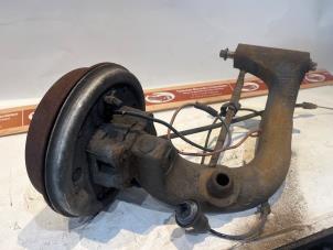 Gebruikte Fusee links-achter Mercedes A (W168) 1.6 A-160 Prijs € 70,00 Margeregeling aangeboden door Tijdeman Mercedes Onderdelen