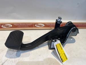 Gebruikte Rempedaal Mercedes E (C207) E-350 CGI V6 24V Prijs € 35,00 Margeregeling aangeboden door Tijdeman Mercedes Onderdelen