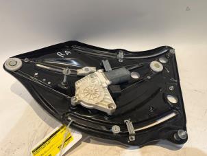 Gebruikte Ruitmechaniek 2Deurs rechts-achter Mercedes E (C207) E-350 CGI V6 24V Prijs op aanvraag aangeboden door Tijdeman Mercedes Onderdelen