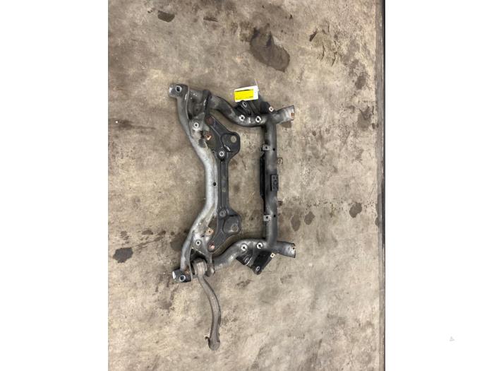 Gebruikte Subframe Mercedes C Estate (S204) 1.8 C-180 CGI 16V Prijs € 100,00 Margeregeling aangeboden door Tijdeman Mercedes Onderdelen