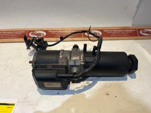 Gebruikte Pomp Servo Mercedes A (W168) 1.9 A-190 Prijs € 150,00 Margeregeling aangeboden door Tijdeman Mercedes Onderdelen