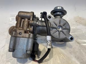 Gebruikte Hogedrukpomp Mercedes C Estate (S204) 1.8 C-180 CGI 16V Prijs € 350,00 Margeregeling aangeboden door Tijdeman Mercedes Onderdelen