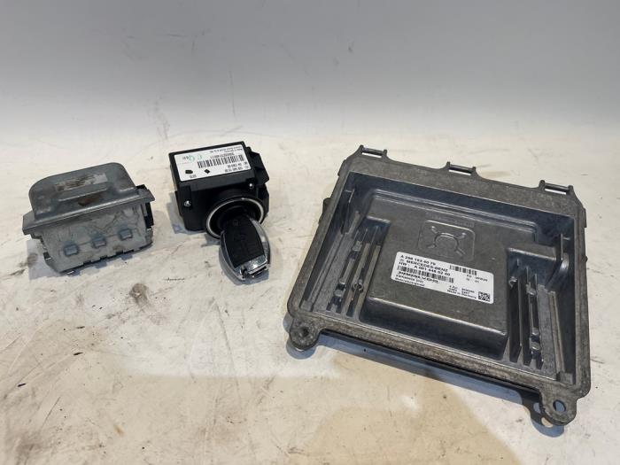 Gebruikte Kontaktslot + computer Mercedes B (W245) 1.7 B-170 16V Prijs € 200,00 Margeregeling aangeboden door Tijdeman Mercedes Onderdelen