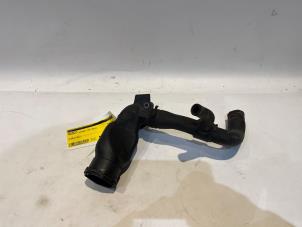 Gebruikte Waterpijp Mercedes C Estate (S204) 1.8 C-180 CGI 16V Prijs € 25,00 Margeregeling aangeboden door Tijdeman Mercedes Onderdelen