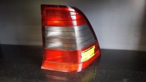 Gebruikte Achterlicht rechts Mercedes C Combi (S202) 2.2 C-220 TD 16V Prijs € 35,00 Margeregeling aangeboden door Tijdeman Mercedes Onderdelen