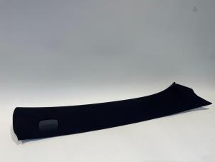 Gebruikte Stijl rechts-voor Mercedes C Estate (S204) 1.8 C-180 CGI 16V Prijs € 30,00 Margeregeling aangeboden door Tijdeman Mercedes Onderdelen