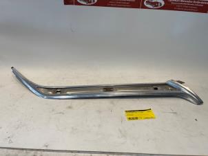 Gebruikte A-stijl links-voor Mercedes S (W116) 280 SE,SEL Prijs € 35,00 Margeregeling aangeboden door Tijdeman Mercedes Onderdelen