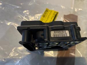 Computer ABS van een Mercedes-Benz A (W169) 1.5 A-150 16V 2005