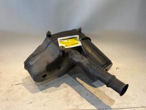 Gebruikte Luchtfilterhuis Mercedes L serie 4t (309/611) 410D Prijs € 90,75 Inclusief btw aangeboden door Tijdeman Mercedes Onderdelen