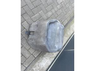 Gebruikte Afdekplaat motor Mercedes L serie 4t (309/611) 410D Prijs € 125,00 Margeregeling aangeboden door Tijdeman Mercedes Onderdelen