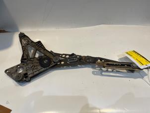 Gebruikte Ruitmechaniek 4Deurs links-voor Mercedes S (W126) 380 SE,SEL Prijs € 100,00 Margeregeling aangeboden door Tijdeman Mercedes Onderdelen