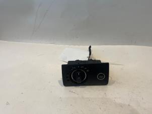 Gebruikte Licht Schakelaar Mercedes ML II (164/4JG) 3.0 ML-280 CDI 4-Matic V6 24V Prijs € 41,00 Margeregeling aangeboden door Tijdeman Mercedes Onderdelen