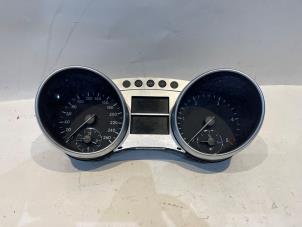 Gebruikte Instrumentenpaneel Mercedes ML II (164/4JG) 3.0 ML-280 CDI 4-Matic V6 24V Prijs € 125,00 Margeregeling aangeboden door Tijdeman Mercedes Onderdelen