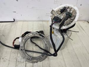 Gebruikte Benzinepomp Mercedes A (W176) 1.6 A-180 16V Prijs € 90,00 Margeregeling aangeboden door Tijdeman Mercedes Onderdelen