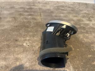 Gebruikte Luchtrooster Dashboard Mercedes ML II (164/4JG) 3.0 ML-280 CDI 4-Matic V6 24V Prijs € 45,00 Margeregeling aangeboden door Tijdeman Mercedes Onderdelen