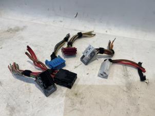 Gebruikte Stekker Mercedes ML II (164/4JG) 3.0 ML-280 CDI 4-Matic V6 24V Prijs € 60,00 Margeregeling aangeboden door Tijdeman Mercedes Onderdelen