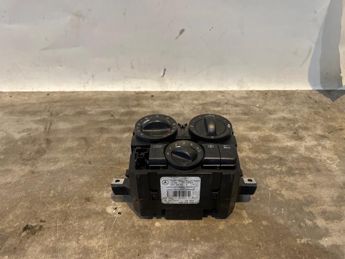 Airco bedieningspaneel van een Mercedes-Benz Vito (639.6) 2.2 109 CDI 16V 2007