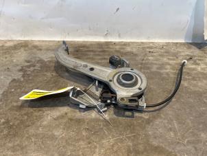 Gebruikte Handrem Mechaniek Mercedes CLK (R208) 2.0 200K Evo 16V Prijs € 70,00 Margeregeling aangeboden door Tijdeman Mercedes Onderdelen