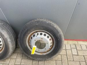 Gebruikte Velg + Band Mercedes Sprinter 4,6t (906.65) 413 CDI 16V Prijs € 121,00 Inclusief btw aangeboden door Tijdeman Mercedes Onderdelen