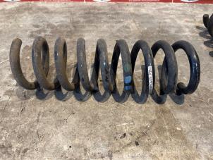 Gebruikte Schroefveer achter Mercedes CLK (R208) 2.0 200K Evo 16V Prijs € 24,00 Margeregeling aangeboden door Tijdeman Mercedes Onderdelen