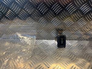 Gebruikte Elektrisch Raam Schakelaar Mercedes S (W126) 420 SE,SEL Prijs € 17,50 Margeregeling aangeboden door Tijdeman Mercedes Onderdelen