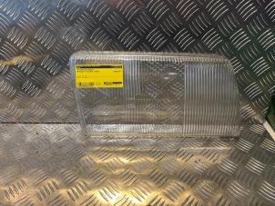 Gebruikte Koplampglas rechts Mercedes S (W126) 420 SE,SEL Prijs € 50,00 Margeregeling aangeboden door Tijdeman Mercedes Onderdelen