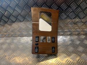 Gebruikte Ruit schakelaar elektrisch Mercedes S (W126) 420 SE,SEL Prijs € 50,00 Margeregeling aangeboden door Tijdeman Mercedes Onderdelen