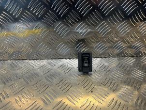 Gebruikte Elektrisch Raam Schakelaar Mercedes S (W126) 420 SE,SEL Prijs € 17,50 Margeregeling aangeboden door Tijdeman Mercedes Onderdelen