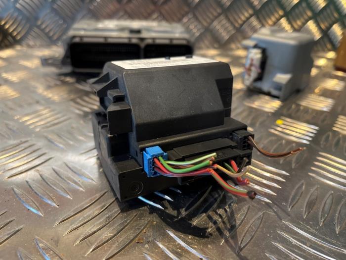 Kontaktslot + computer van een Mercedes-Benz B (W245) 2.0 B-180 CDI 16V 2008