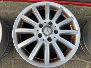 Gebruikte Velg Mercedes B (W245) 2.0 B-180 CDI 16V Prijs € 43,00 Margeregeling aangeboden door Tijdeman Mercedes Onderdelen