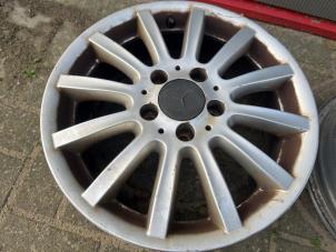 Gebruikte Velg Mercedes B (W245) 2.0 B-180 CDI 16V Prijs € 43,00 Margeregeling aangeboden door Tijdeman Mercedes Onderdelen