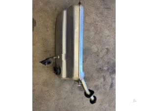 Gebruikte Tank Mercedes SLK (R170) 2.3 230 K 16V Prijs € 300,00 Margeregeling aangeboden door Tijdeman Mercedes Onderdelen