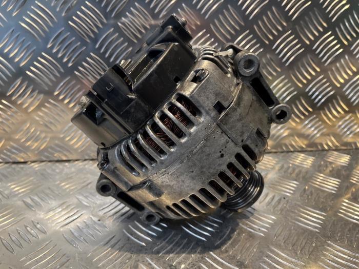 Dynamo van een Mercedes-Benz ML II (164/4JG) 3.0 ML-280 CDI 4-Matic V6 24V 2007