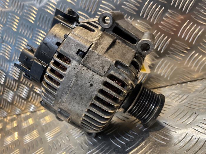 Dynamo van een Mercedes-Benz ML II (164/4JG) 3.0 ML-280 CDI 4-Matic V6 24V 2007