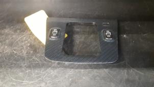 Gebruikte Raam schakelaar elektrisch Mercedes SLK (R170) 2.0 200 16V Prijs € 25,00 Margeregeling aangeboden door Tijdeman Mercedes Onderdelen