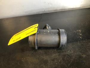 Gebruikte Luchtmassameter Mercedes CLK (C208) 2.0 200 16V Prijs € 42,00 Margeregeling aangeboden door Tijdeman Mercedes Onderdelen