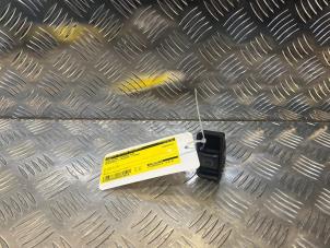 Gebruikte Schuifdak schakelaar Mercedes C Combi (S202) 1.8 C180T 16V Prijs € 25,00 Margeregeling aangeboden door Tijdeman Mercedes Onderdelen