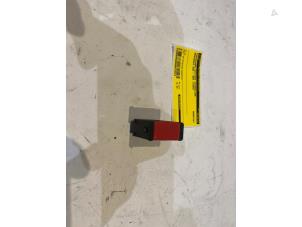 Gebruikte Alarmlicht Schakelaar Mercedes 200-280 (W123) 200 Prijs € 12,50 Margeregeling aangeboden door Tijdeman Mercedes Onderdelen