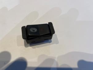 Gebruikte Schakelaar asr (div) Mercedes S (W126) 420 SE,SEL Prijs € 15,00 Margeregeling aangeboden door Tijdeman Mercedes Onderdelen