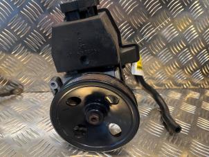 Gebruikte Pomp Servo Mercedes CLK (R208) 2.0 200K Evo 16V Prijs € 49,99 Margeregeling aangeboden door Tijdeman Mercedes Onderdelen