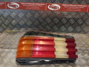 Gebruikte Achterlicht rechts Mercedes S (W126) 420 SE,SEL Prijs € 90,00 Margeregeling aangeboden door Tijdeman Mercedes Onderdelen