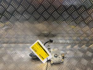 Gebruikte Schuifdak Motor Mercedes E Combi (S210) 3.2 E-320 V6 18V 4-Matic Prijs € 45,00 Margeregeling aangeboden door Tijdeman Mercedes Onderdelen