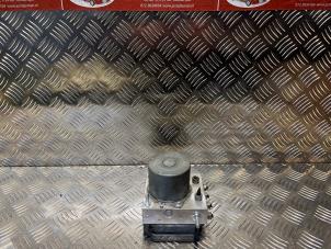 Gebruikte ABS Pomp Mercedes Citan (415.6) 1.5 109 CDI Prijs € 90,75 Inclusief btw aangeboden door Tijdeman Mercedes Onderdelen