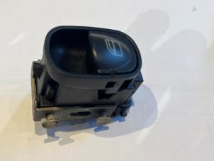 Gebruikte Ruit schakelaar elektrisch Mercedes CLK (R209) 2.6 240 V6 18V Prijs € 18,15 Inclusief btw aangeboden door Tijdeman Mercedes Onderdelen