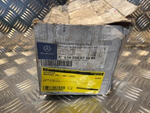 Nieuwe Waterpomp Mercedes 200-300D (W123) 240 D Prijs € 95,59 Inclusief btw aangeboden door Tijdeman Mercedes Onderdelen