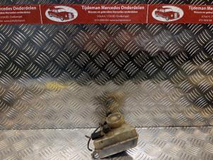 Gebruikte Remvloeistof reservoir Mercedes S (W116) 280 S Prijs € 45,00 Margeregeling aangeboden door Tijdeman Mercedes Onderdelen