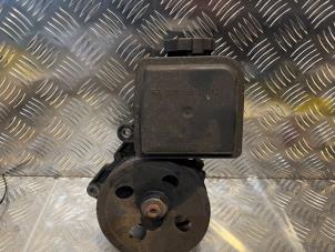 Gebruikte Pomp Servo Mercedes E (W210) 3.2 E-320 V6 18V Prijs € 75,00 Margeregeling aangeboden door Tijdeman Mercedes Onderdelen