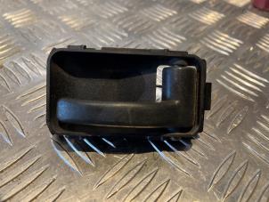 Gebruikte Portiergreep 2Deurs rechts Mercedes L serie 4t (309/611) 410D Prijs € 20,00 Margeregeling aangeboden door Tijdeman Mercedes Onderdelen