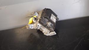 Gebruikte Waterpomp Mercedes E Combi (S210) 3.2 E-320 CDI 24V Prijs € 50,00 Margeregeling aangeboden door Tijdeman Mercedes Onderdelen