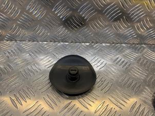 Nieuwe Afdekplaat diversen Mercedes CLK (R208) 2.3 230K 16V Prijs € 15,13 Inclusief btw aangeboden door Tijdeman Mercedes Onderdelen